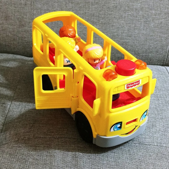 Vintage Fisher Price Toy School Bus with 4 Figures Music Lights Sounds Talking - Picture 1 of 9